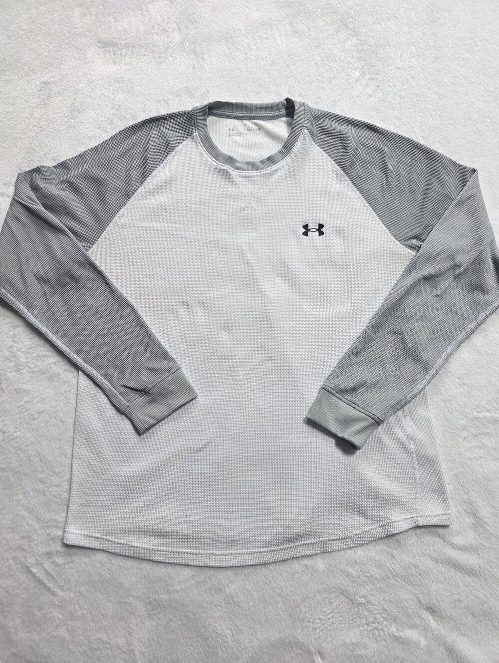 Under Armour Men's Gray Loose Fit Long Sleeve Performance Shirt M